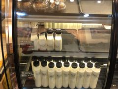 面包甜点陈列柜-啊噗吐呦现场烘焙(麦凯乐店)