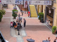 -王府井奥莱临潼小镇(临潼店)