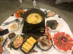 -鲜入围煮花胶鸡海鲜火锅