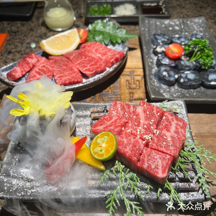 百吃不腻的五星日式烧肉,服务生颜值绝绝子,还有伴手礼