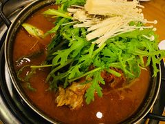 土豆排骨火锅-喇喇排骨火锅·传统韩式脊骨汤(望京西园总店)