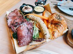 -Mark&Mars Restaurant