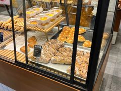 面包甜点陈列柜-Dough&Joe团憩(瑞虹天地月亮湾店)