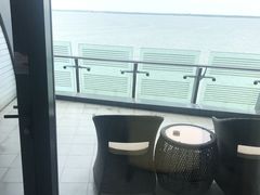 -上海滴水湖皇冠假日酒店