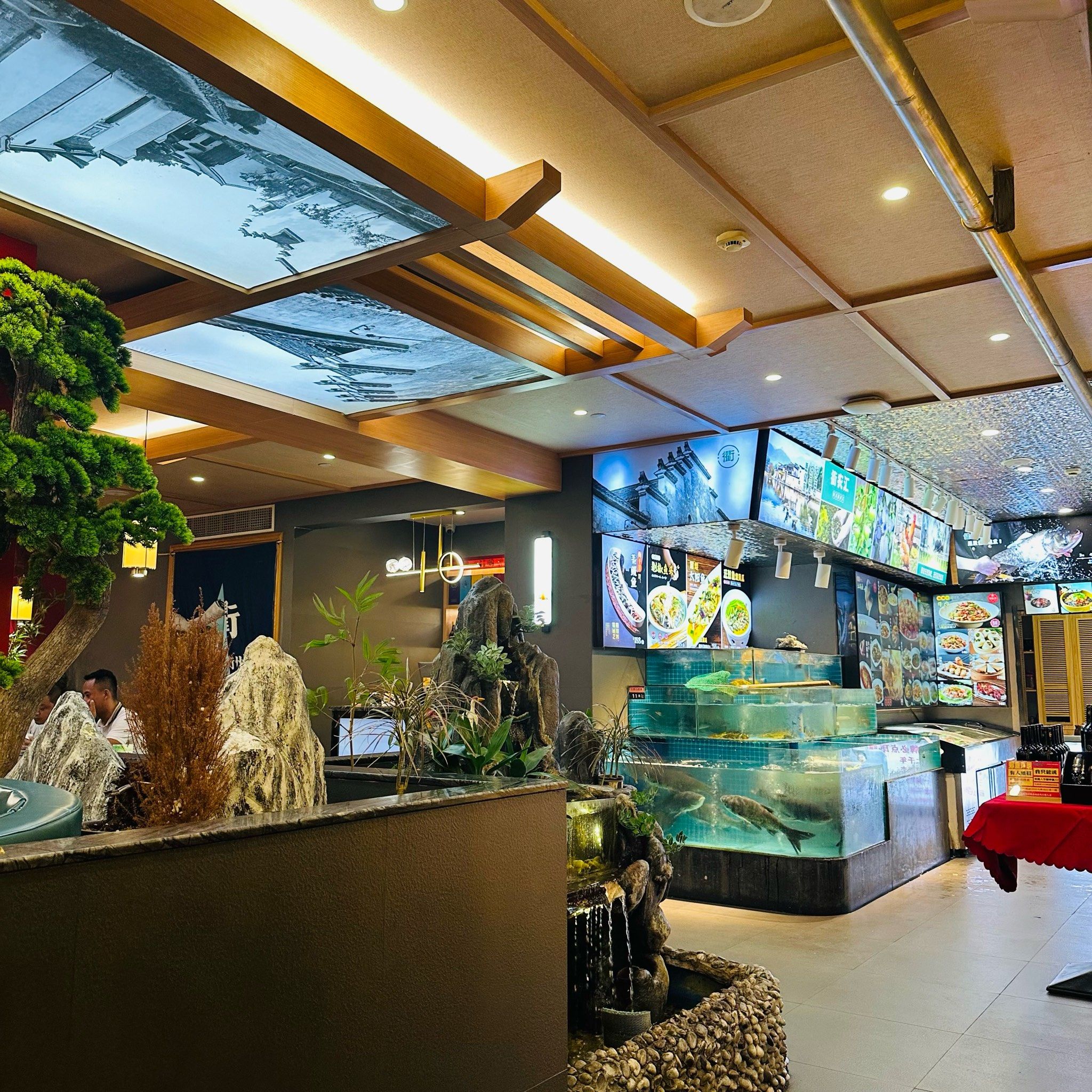 环境不错,味道更不错.可以做微辣,正合适