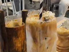 -FLOVIE FLORIST CAFE