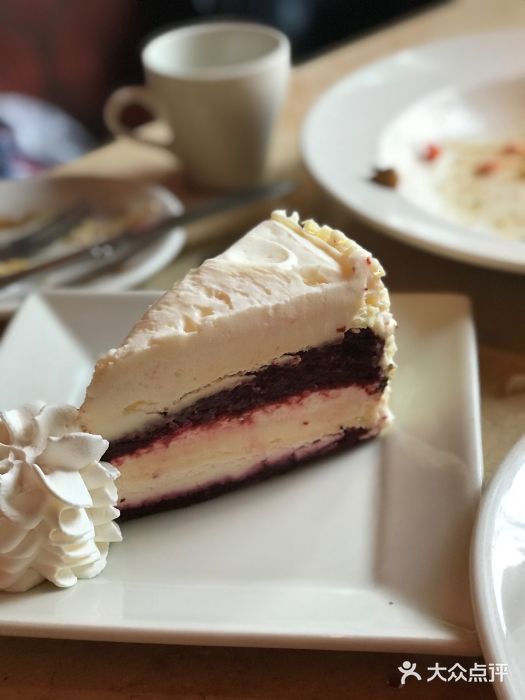 the cheesecake factory 芝乐坊餐厅(迪士尼小镇店)红丝绒芝士蛋糕