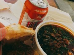 -荀记肉夹馍(三八家乐福店)