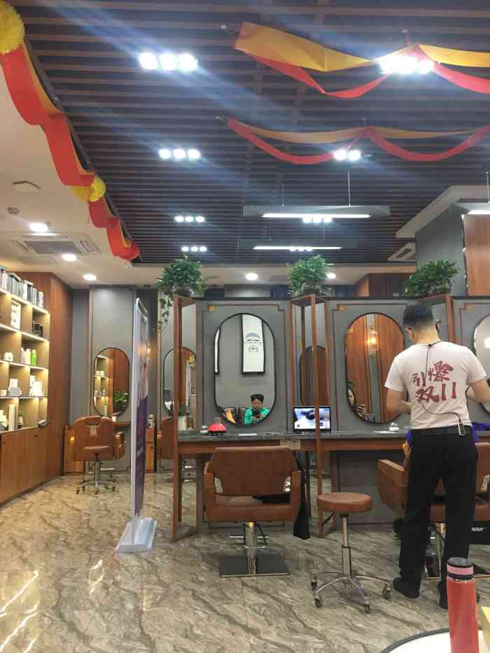 天懿国际美容美发(名门大厦店)