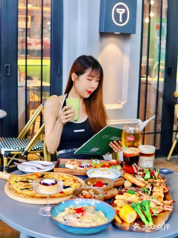 在春天街角邂逅浪漫复古约会西餐厅·叁色