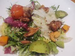 卡真鸡肉鳄梨杂粮色拉-HUZI虎滋精酿餐吧(京西大悦城店)