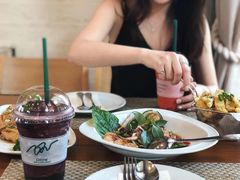 -Chom Cafe and Restaurant