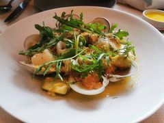温热海鲜沙拉配牛油果-Mercato莫卡多露台餐厅与酒吧(K11店)