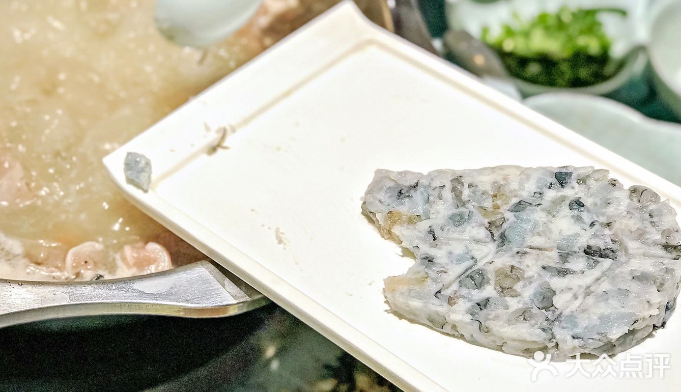 鲜掉眉毛❗️姐妹带我吃的这家薄如纸的斑鱼火锅真🉑