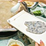 鲜掉眉毛❗️姐妹带我吃的这家薄如纸的斑鱼火锅真🉑