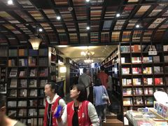 -钟书阁(松江泰晤士小镇店)