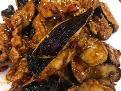焦糖茄子牛肉粒-桃子餐厅·天津菜(红星路直营店)