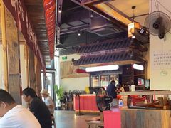 大堂-先启半步颠小酒馆(白麓里店)