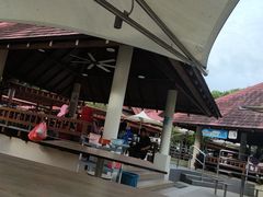 -东海岸人工湖美食村