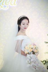 -满庭芳婚纱礼服店