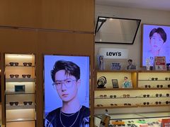 -光明眼镜·蔡司授权(徐泾店)