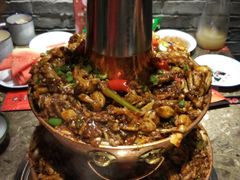 -沪小二炭火蛙锅(淮海中路美食不夜城店)