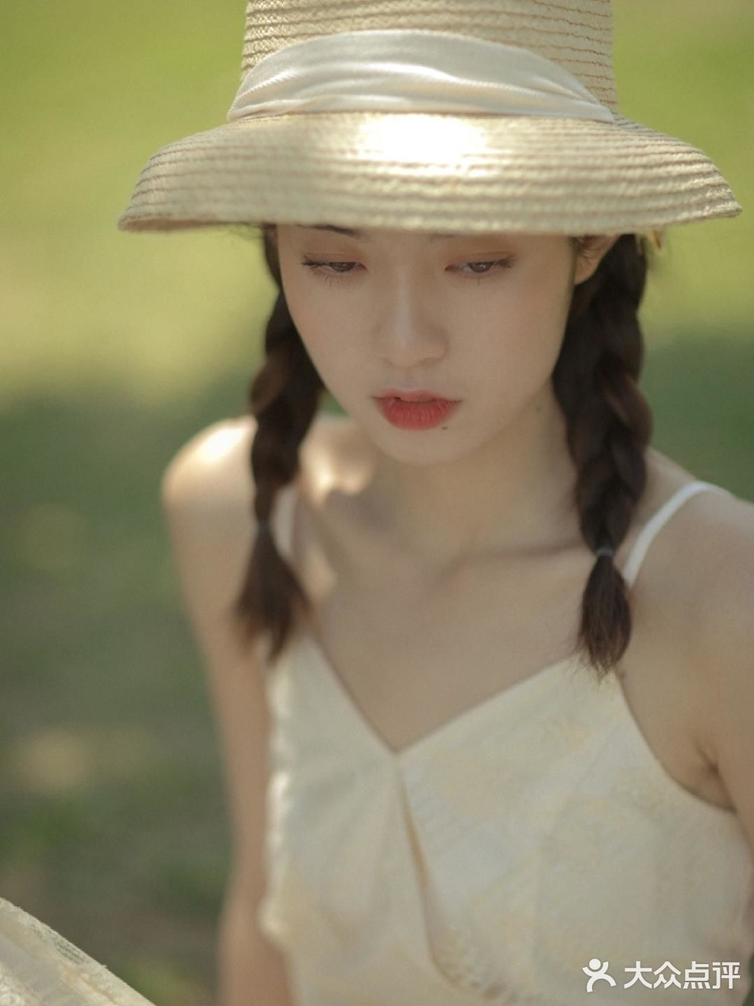 电影《情人》的女主角既视感