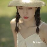 电影《情人》的女主角既视感