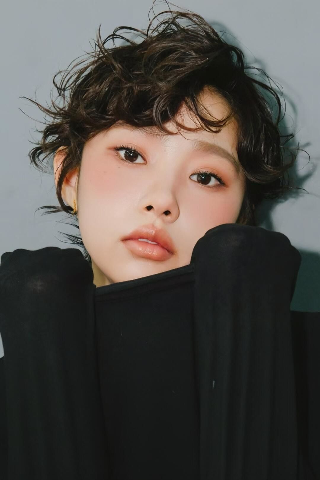 法式 俏皮 少年感 翘尾 女生短发型纹理烫蓬松 立体 纹理短发设计\\n