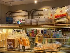 面包甜点陈列柜-玛尔哈巴·塔塔尔糕点(华侨小区店)