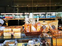 面包甜点陈列柜-昆明冠生园·蛋糕·面包(南强街店)