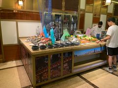 自助取餐区-大中华希尔顿酒店-念自助餐·嗨啤·小龙虾