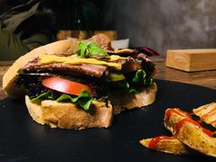 -HIGH FIVE哈福手工汉堡(桂林路店)