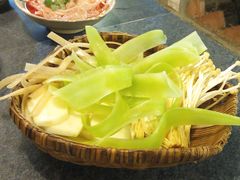 -茅草房·河畔园林火锅
