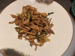 盐焗菌菇-丝路金桃·新疆菜(徐汇店)
