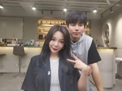 -变画·发型STUDIO