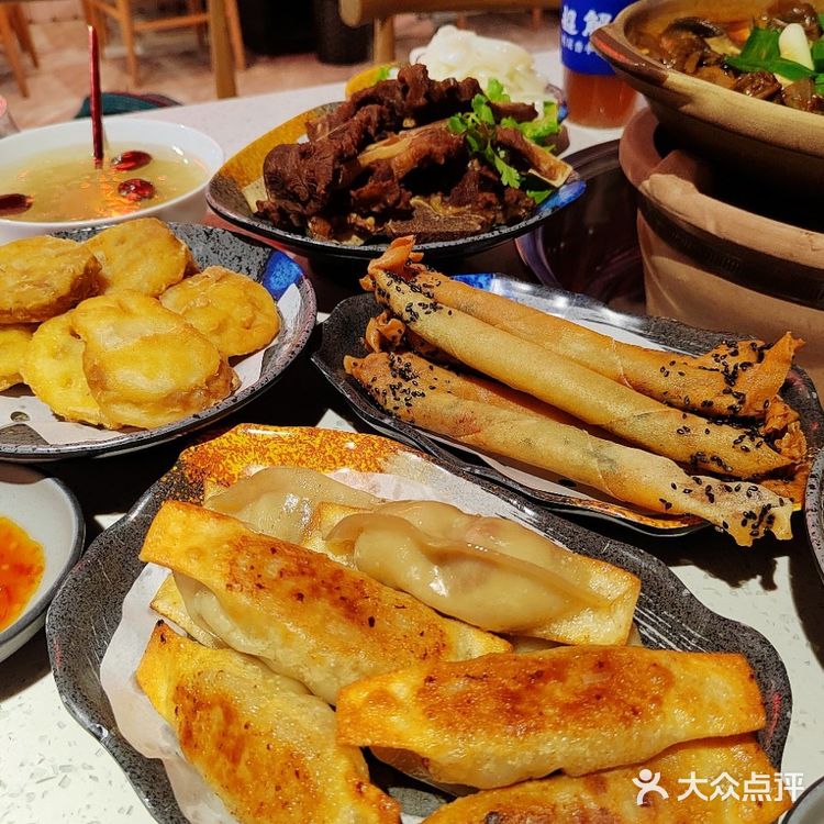 就着牛杂锅,嗦了三碗粉👍