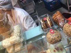 -白玉兰食品甜凤店(合生汇店)