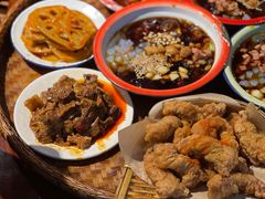 -爆炸头阿姨小四川正宗川味小吃(无任何分店)