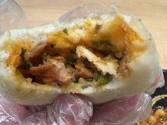火锅肥肠包-李与白包子铺(桐梓林店)