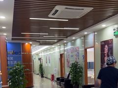 -茂菊口腔连锁(浦东南路店)