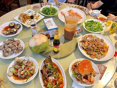 -三亚火车头万人海鲜广场