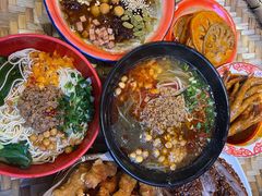-爆炸头阿姨小四川正宗川味小吃(无任何分店)