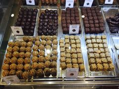 -VENCHI 闻绮(北京国贸商城店)