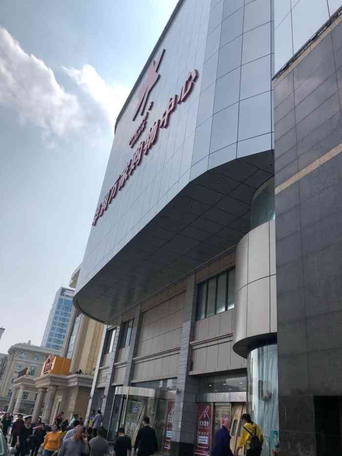 提供方便就行  华润万家八一店在八一大道上  是南昌华润万家的总店