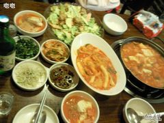 最右边的是部队锅-郑阿姨的家·이모네·韩料&烤肉(武川路店)