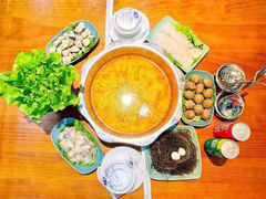 -老何家后安粉·糟粕醋海鲜火锅(三亚湾椰梦长廊店)