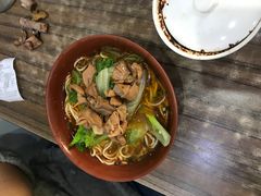 麻辣肥肠面-天府面庄(天平路店)