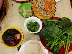 烧饼-洞庭洲·防空洞火锅·烧烤·铜锅涮肉(新百广场店)