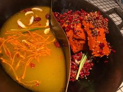 鸳鸯养生鸡汤-董眼镜火锅(洪崖洞总店)